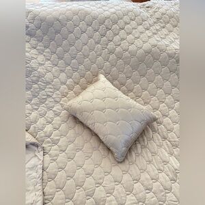 Barbara Barry Dream Silk Queen Coverlet plus 2 Throw Pillows